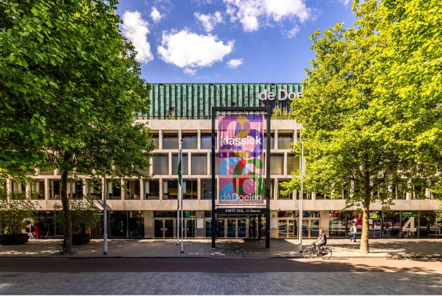 De Doelen trapt het cultuurseizoen 2025/2026 af met een breed programma dat reikt van internationale toporkesten tot popiconen en jazzlegendes