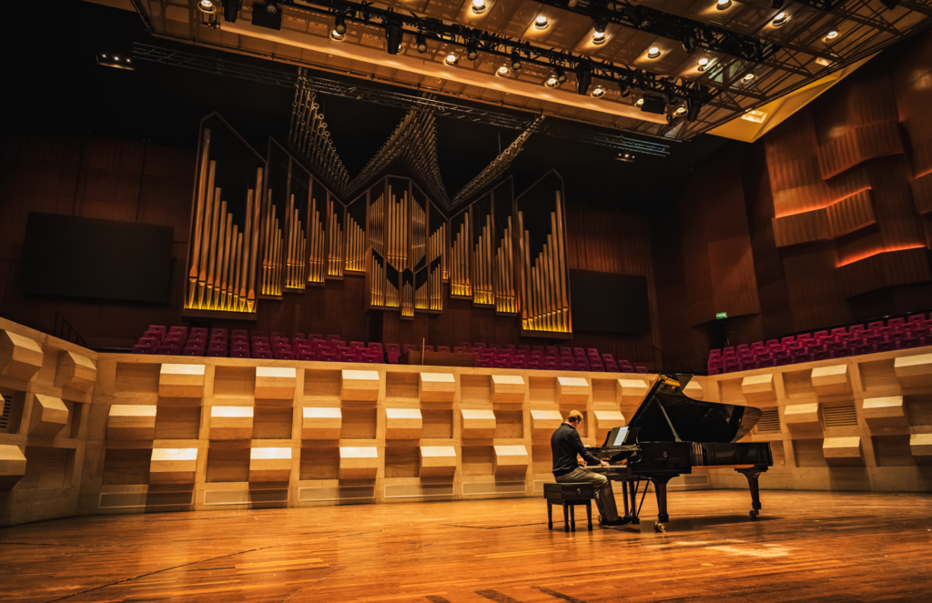 Nieuwe Steinway-vleugel voor de Doelen in een seizoen vol pianisten van wereldformaat