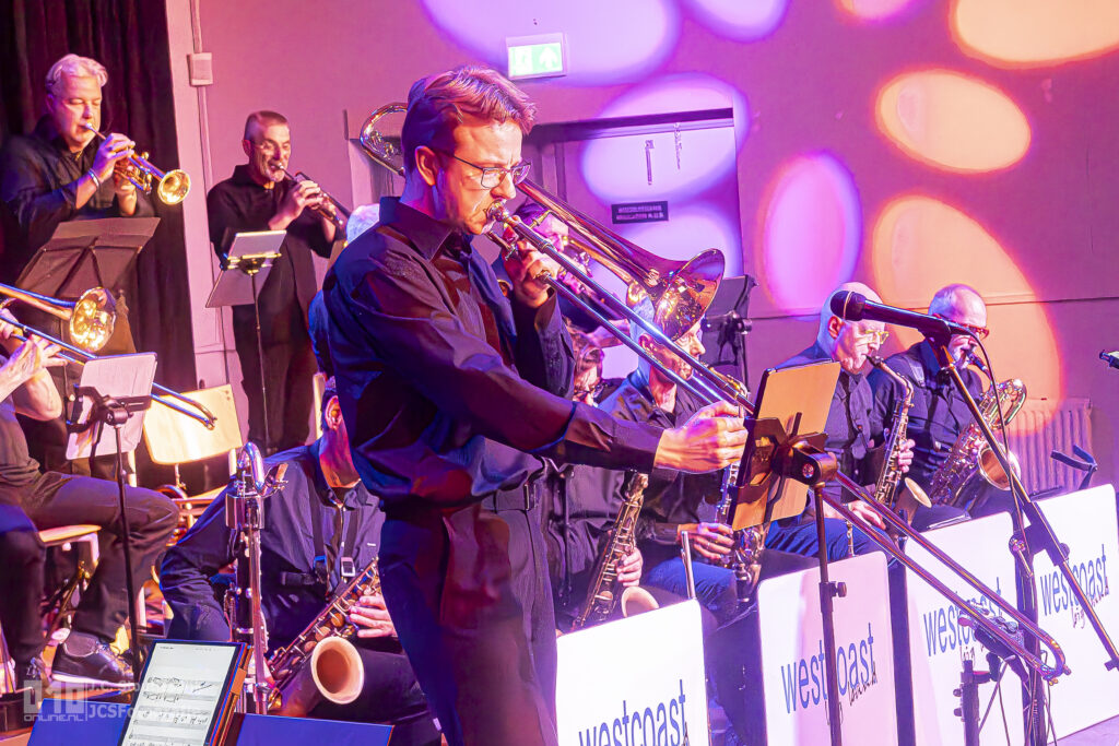 Westcoast Bigband treedt op tijdens Jazzland in Bergschenhoek Westcoast Bigband treedt op tijdens Jazzland in Bergschenhoek
